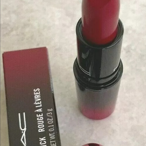 Mac Love Me Lipstick E For Effortless New in Box - Picture 5 of 13